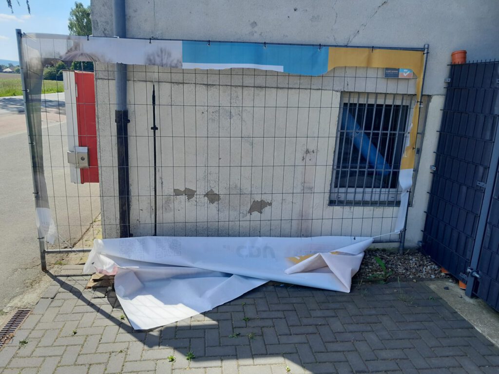 11Alexander Bruns beklagt die Zerstörung von Wahlplakaten im Vorfeld der Wahl zum Samtgemeindebürgermeister der Samtgemeinde Nienstädt.